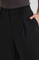 Laing Black Kelly Short
