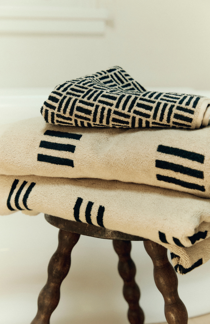 Baina Sand & Noir Torrens Hand Towel