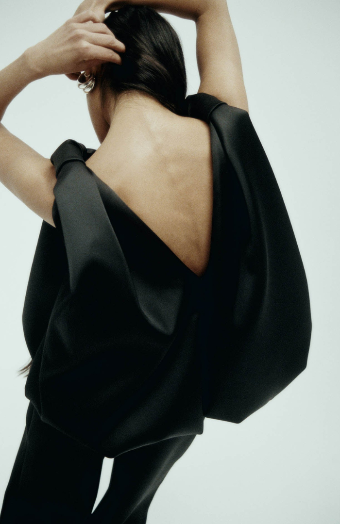 Harris Tapper Black Knot Top