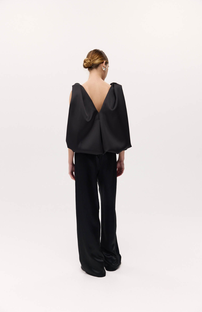 Harris Tapper Black Knot Top